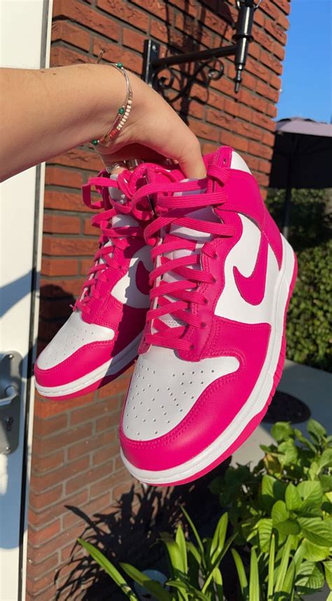 nike pink schwarz|pink Nike shoes.